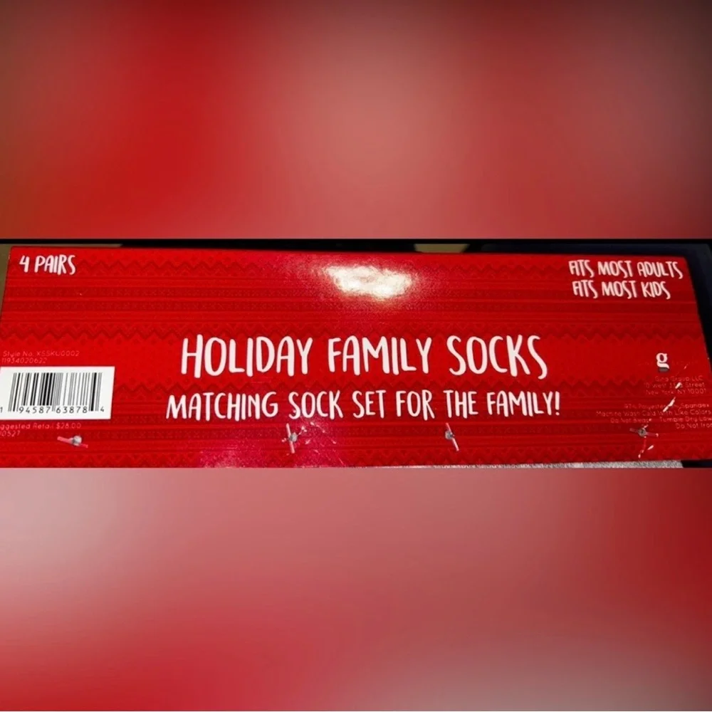 NWT Holiday Family Socks 4 Pair Sizes Matching Set Christmas Snow Flakes Gray